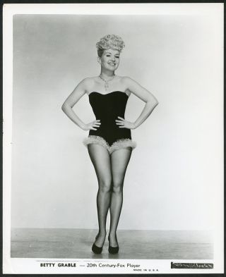 Betty Grable Vintage 1940s Leggy Cheesecake 20th Century Fox Photo