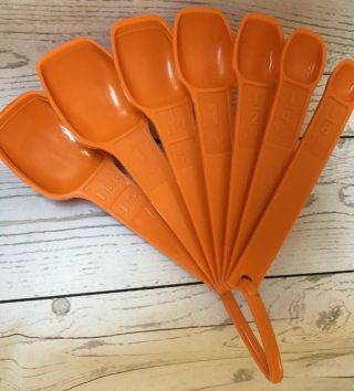 Tupperware Vintage Orange Nesting Set Of 7 Measuring Spoons W/ Ring Holder Euc
