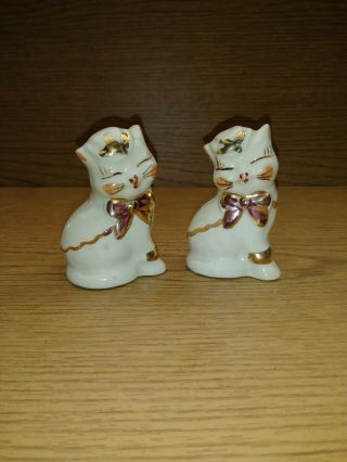 Vintage Shawnee Puss And Boots Salt And Pepper Shakers With Gold Trim.