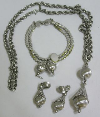 Vtg Jewelry Monet Parure Set Necklace Bracelet Earrings Silvertone Balls Dangles