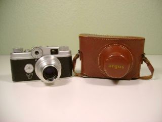 Vintage Argus C - Four C4 35mm Film Camera Cintar 50mm F/2.  8 Lens Leather Case