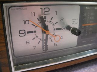 Vintage General Electric GE 7 - 4550C Walnut Grain Polystyrene Clock Radio 2