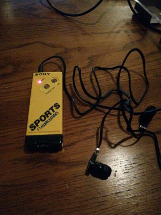 Vintage Sony Sports Fm Walkman Srf - 5 Yellow Portable Radio