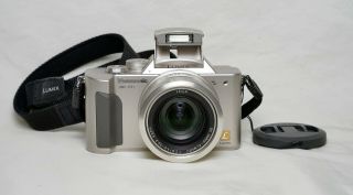 Panasonic DMC - FZ1 Vintage Digital Camera (2002) 2