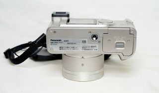 Panasonic DMC - FZ1 Vintage Digital Camera (2002) 4