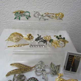 22 Vintage & later Brooches Including Signed Capri,  Marcasite 2