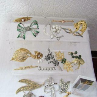 22 Vintage & later Brooches Including Signed Capri,  Marcasite 3
