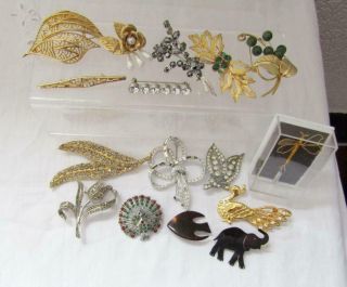 22 Vintage & later Brooches Including Signed Capri,  Marcasite 4