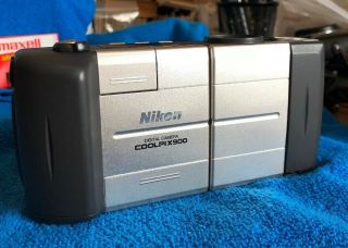 Vintage Nikon Coolpix 900 1.  2mp Digital Camera - Silver Batteries