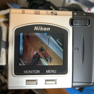 Vintage Nikon COOLPIX 900 1.  2MP Digital Camera - Silver Batteries 3
