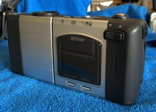 Vintage Nikon COOLPIX 900 1.  2MP Digital Camera - Silver Batteries 5