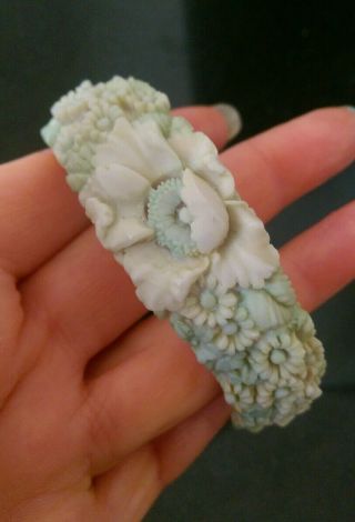 Vintage Moulded Plastic (celluloid?) Flower Design Bangle