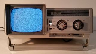 Collectible Vintage Am/fm Clock Radio W/ 5” Crt Tv Samsung Bt - 123at