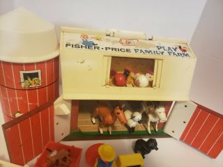 Vintage 17 pc Fisher Price Play FAMILY FARM Silo Barn Animals Little People 913 2