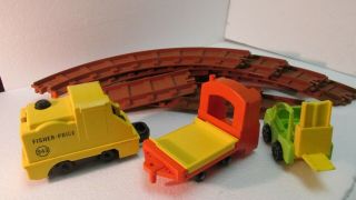 Vintage 1978 Fisher Price Little People Lift & Load Railroad 943 T2894
