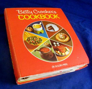 Vintage 1976 Betty Crocker Cookbook Pie Cover 5 Ring Binder Recipes