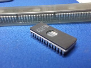 D27512 - 25 Intel D27512 Eprom Vintage 1977 28 - Pin Cerdip Collectible