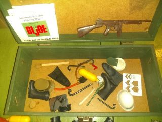 Vintage 1964 GI Joe Footlocker complete w/handles/misc gear 2