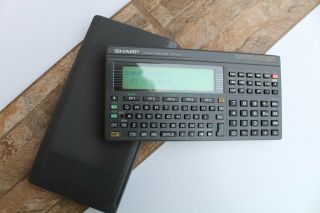 Vintage Sharp PC - E500 Pocket Computer Scientific and Formulas RARE 4