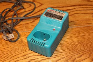 Makita Dc9000 Battery Charger 9.  6 Volt Fast Charger Ni - Cd Vintage Drill Driver