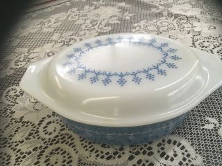 Pyrex Blue Snowflake Garland Oval Casserole Dish And Lid 1.  5 Quart Vintage 6