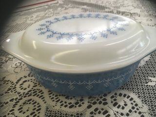 Pyrex Blue Snowflake Garland Oval Casserole Dish And Lid 1.  5 Quart Vintage 7