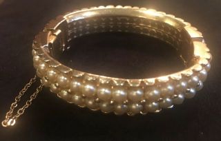 Vintage BARCLAY Gold Tone Hinged Bracelet Safety Chain Faux Pearls Exquisite 2