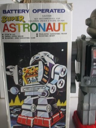 VINTAGE TOY ROBOT ASTRONAUT TOY MADE IN HONG KONG NO.  107 BATTERY OPERATED 2