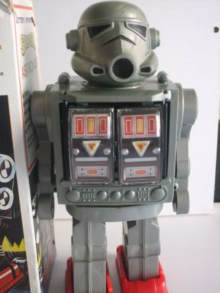 VINTAGE TOY ROBOT ASTRONAUT TOY MADE IN HONG KONG NO.  107 BATTERY OPERATED 3
