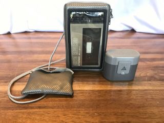 Aiwa Hs - J02 Portable Cassette Recorder Radio W/case & Extra Battery Pack Vintage