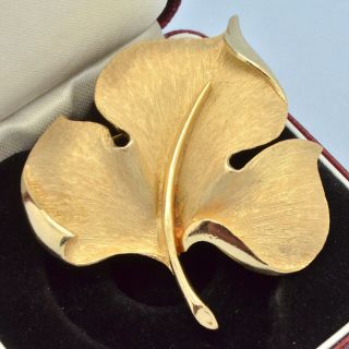 Vintage Brooch Crown Trifari 1950s Brushed Goldtone Leaf Bridal Jewellery