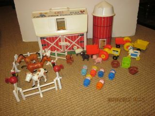 Vintage 33 Pc Fisher Price Play Family Farm Silo Barn Animals Little People 913