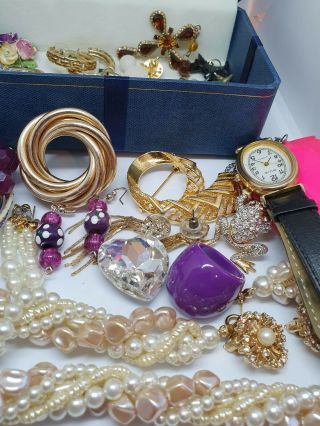 Vintage Box Vintage Jewellery Brooch Necklace Watch Ring Earrings 2