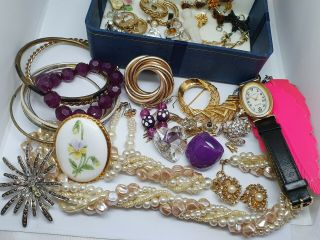 Vintage Box Vintage Jewellery Brooch Necklace Watch Ring Earrings 4