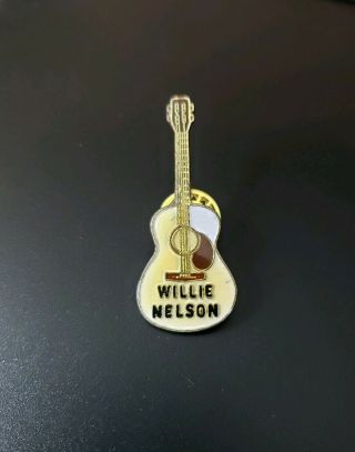 Vintage Willie Nelson Guitar Enamel Hat Tie Pin Pinbacks