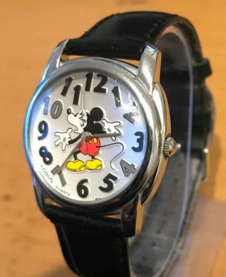 Mickey Mouse Lorus Walt Disney Vintage Analogue Quartz Watch battery 2