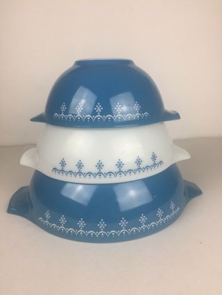 Pyrex Snowflake Blue White Cinderella Nesting Mixing Bowls Set Of 3 Vintage
