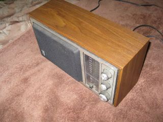 General Electric Vintage Wood Grain Table Top Am/Fm Radio Model 7 - 4145A 2