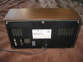 General Electric Vintage Wood Grain Table Top Am/Fm Radio Model 7 - 4145A 8