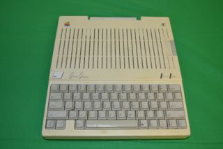 Vintage Apple Iic Computer,  A2s4000