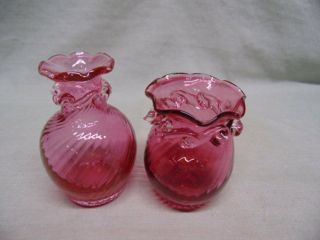 2 Vintage Pilgrim Blown Cranberry Swirled Glass Bud Vases
