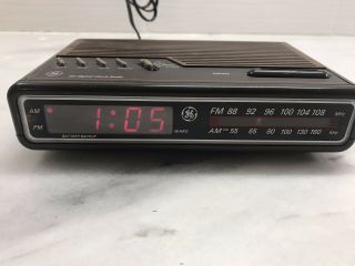 Vintage Woodgrain Ge 7 - 4612a Digital Alarm Clock Radio By General Electric