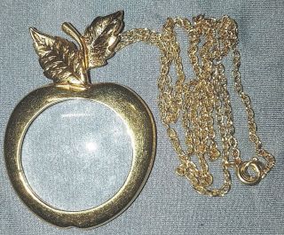 Vintage Stunning Gold Tone Necklace With Apple Magnifying Glass Pendant