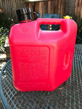 Vintage Blitz 2 Gallon 8 Oz Vented Gas Can 2