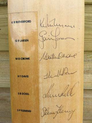 Vintage ZEALAND 1994 TOURING SQUAD FULLY TEAM SIGNED Cricket Club Bat 8