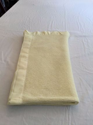 Vtg Baby Morgan Waffle Weave Acrylic Baby Blanket Nylon Binding Yellow