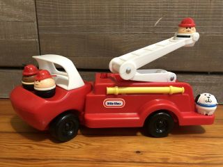 Vintage Little Tikes Toddler Tots Fire Truck W/ 3 Firemen Figures & Dog Htf