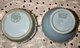 VINTAGE 60 ' S WEDGWOOD EMBOSSED QUEENSWARE TABLE LIGHTER & SMALL FOOTED CUP 3