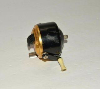 Vintage Fishing Reel Bronson Dart No 905 Spin Cast Fish Made In Usa Black Cover