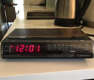 Emerson RED5520 Digital AM/FM Alarm Clock Radio - Compact Size Vintage 3